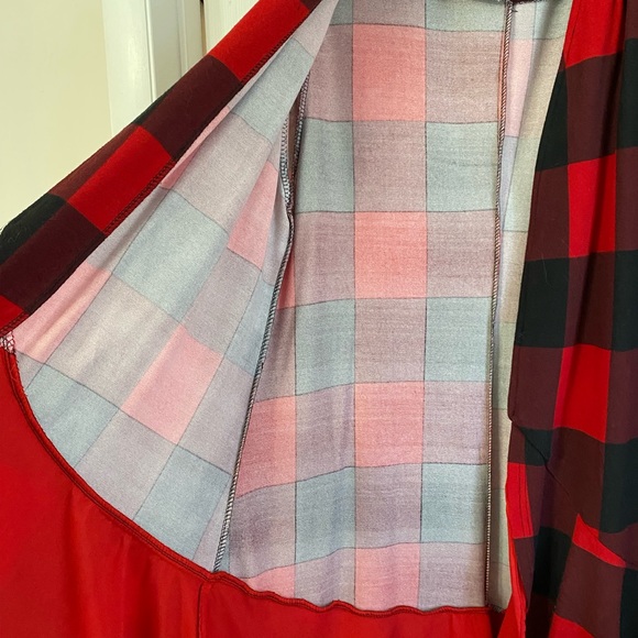 Red & black Buffalo check long sleeve, hi-low cardigan, 2XL, never worn - Picture 4 of 6